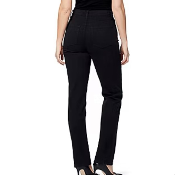Gloria Vanderbilt Amanda Stretch Fabric High Rise Straight Leg Regular Fit Jean - Picture 1 of 4